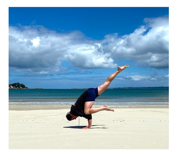 Yoga Sur La Plage - BANANA YOGA